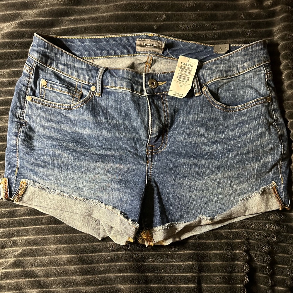 NWT Torrid 3.5in Vintage Stretch Mid Rise Shorts